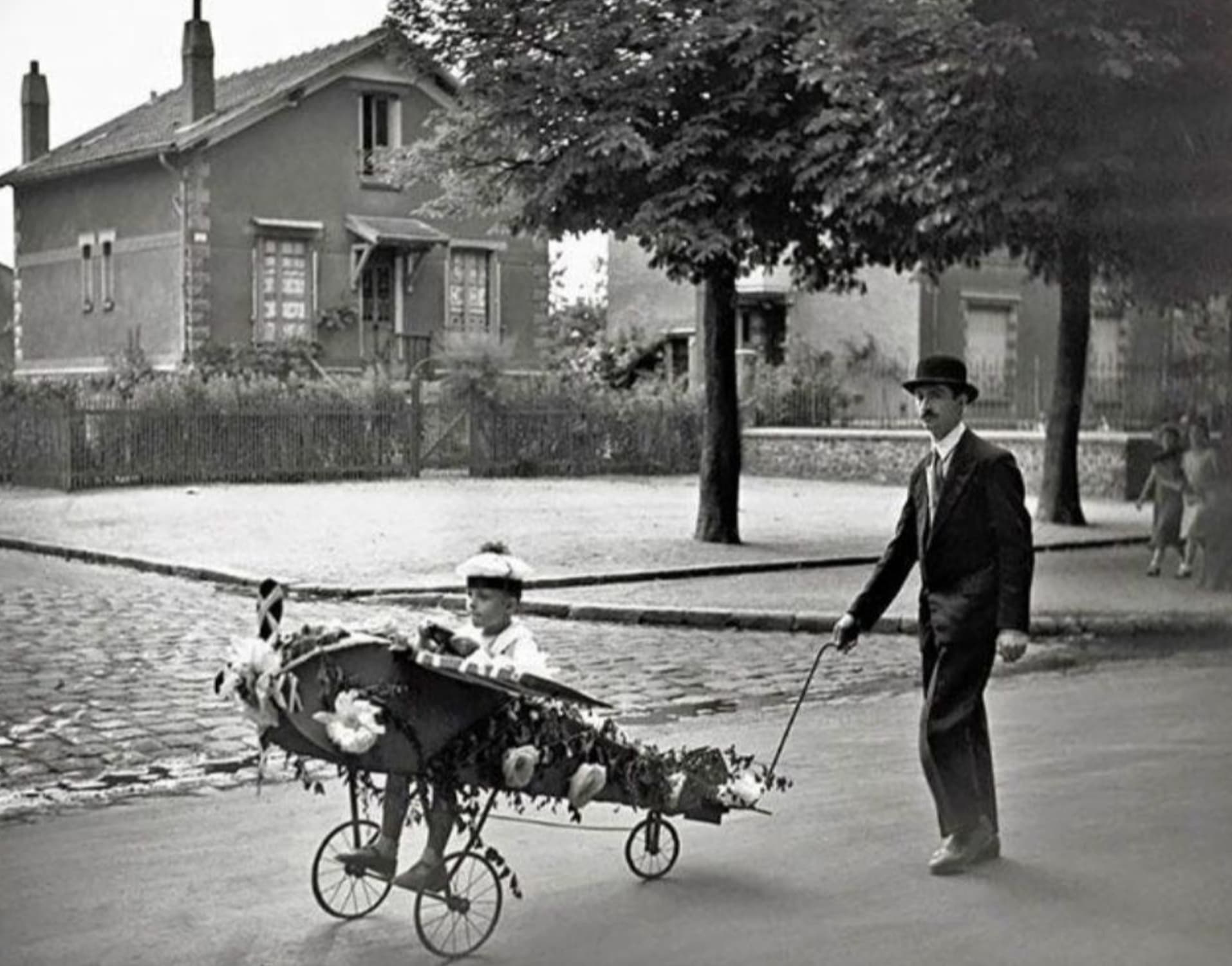 robert doisneau l aéroplane de papa 1934 - M